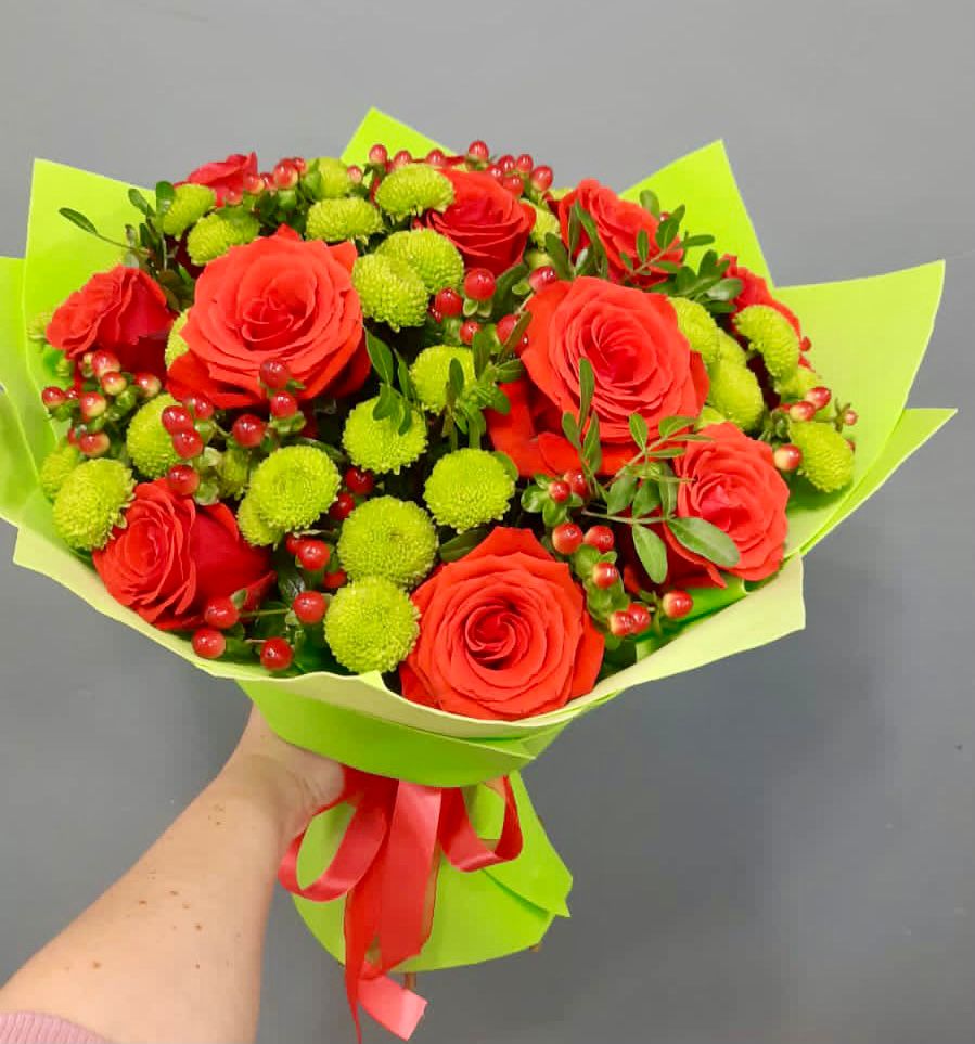 Букет цветов из: Хризантемы и Розы в Михайловском