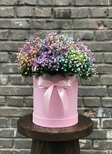 Цветочная композиция из Гипсофила и Розы в шляпной коробке в Михайловском