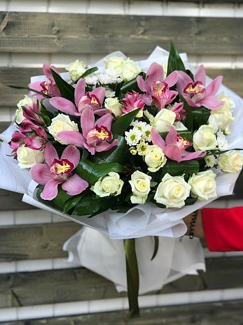 Букет цветов из: Розы и Хризантемы в Михайловском