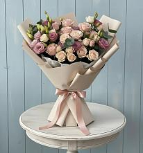 Букет цветов из:  Розы и Лизиантусы в Михайловском