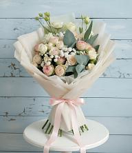 Букет цветов из:  Розы и Лизиантусы в Михайловском