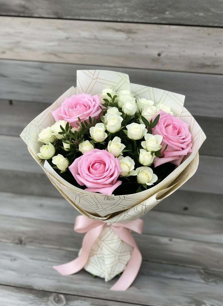 Букет цветов из: Розы в Михайловском