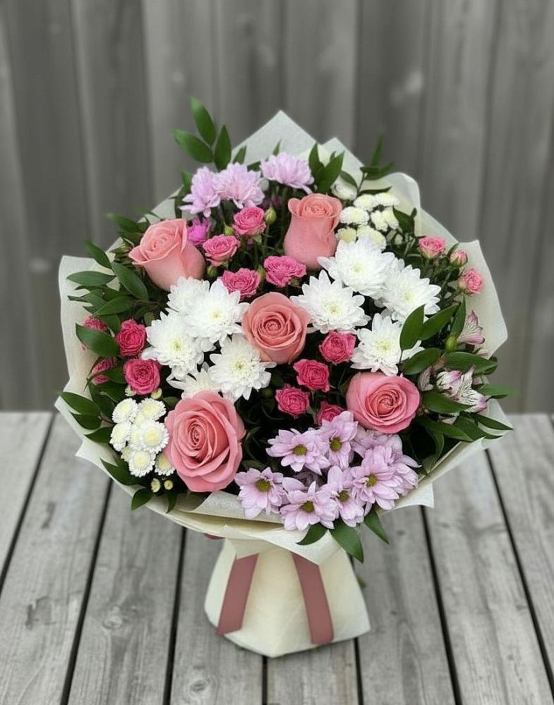 Букет цветов из: Альстромерии, Гвоздики, Розы и Хризантемы в Михайловском
