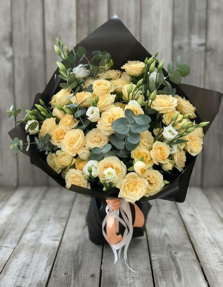 Букет цветов из: Розы и Лизиантусы в Михайловском