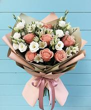 Букет цветов из:  Розы, Альстромерии и Лизиантусы в Михайловском