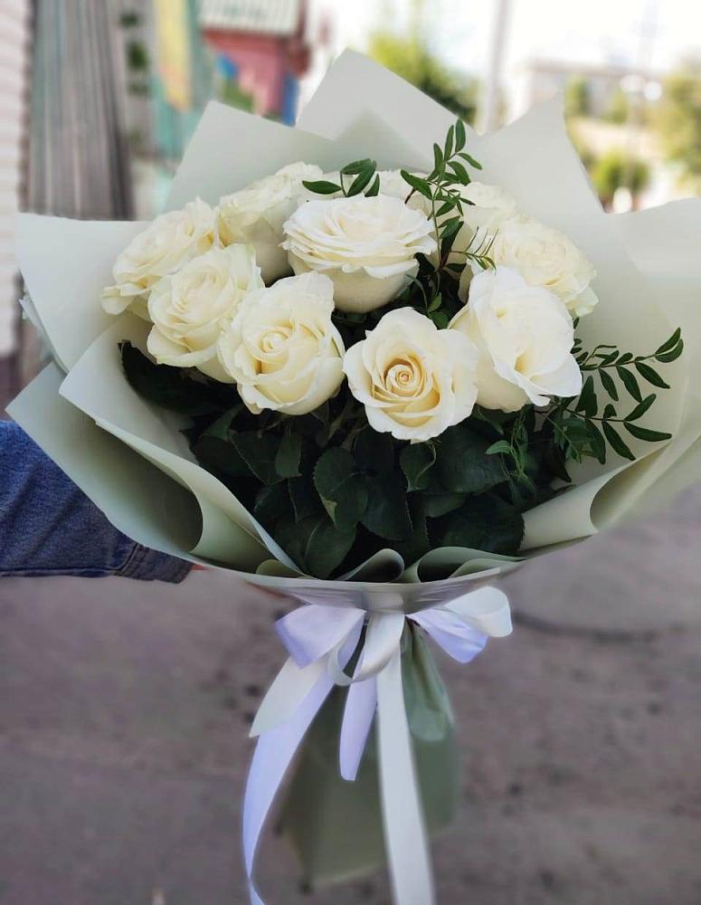 Букет Белые розы Проуд в Михайловском