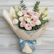 Букет цветов из:  Лизиантусы в Михайловском