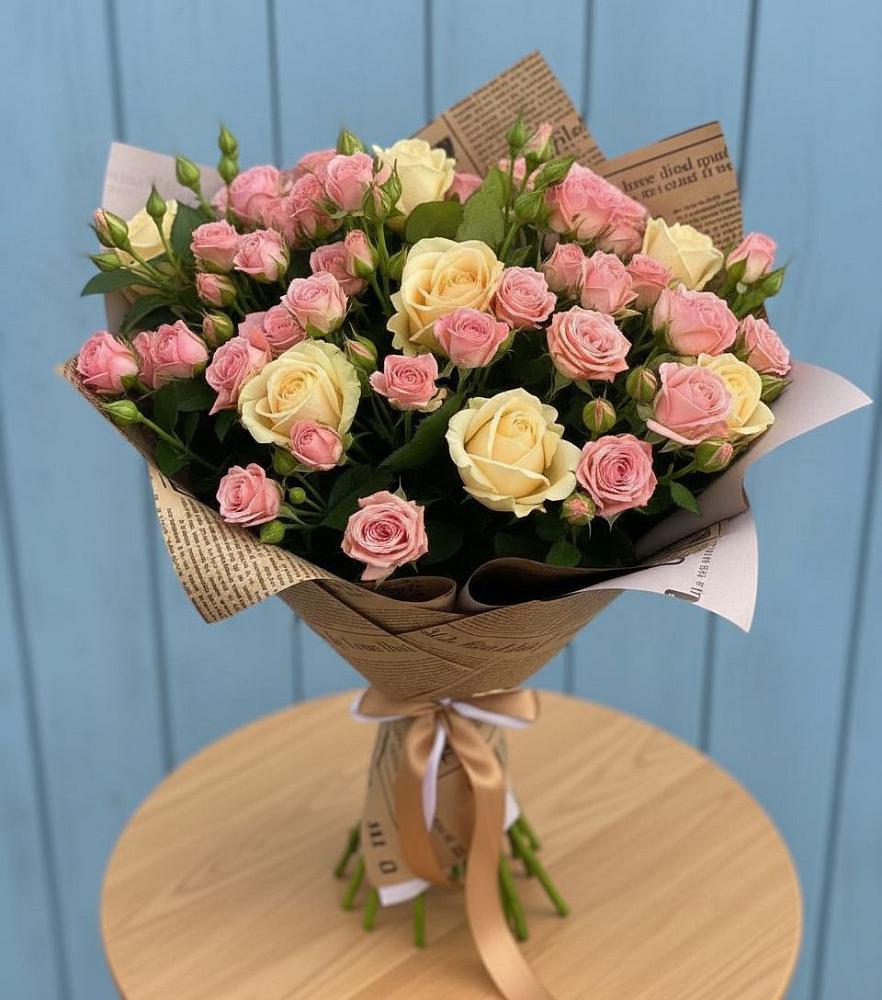 Букет цветов из: Розы в Михайловском