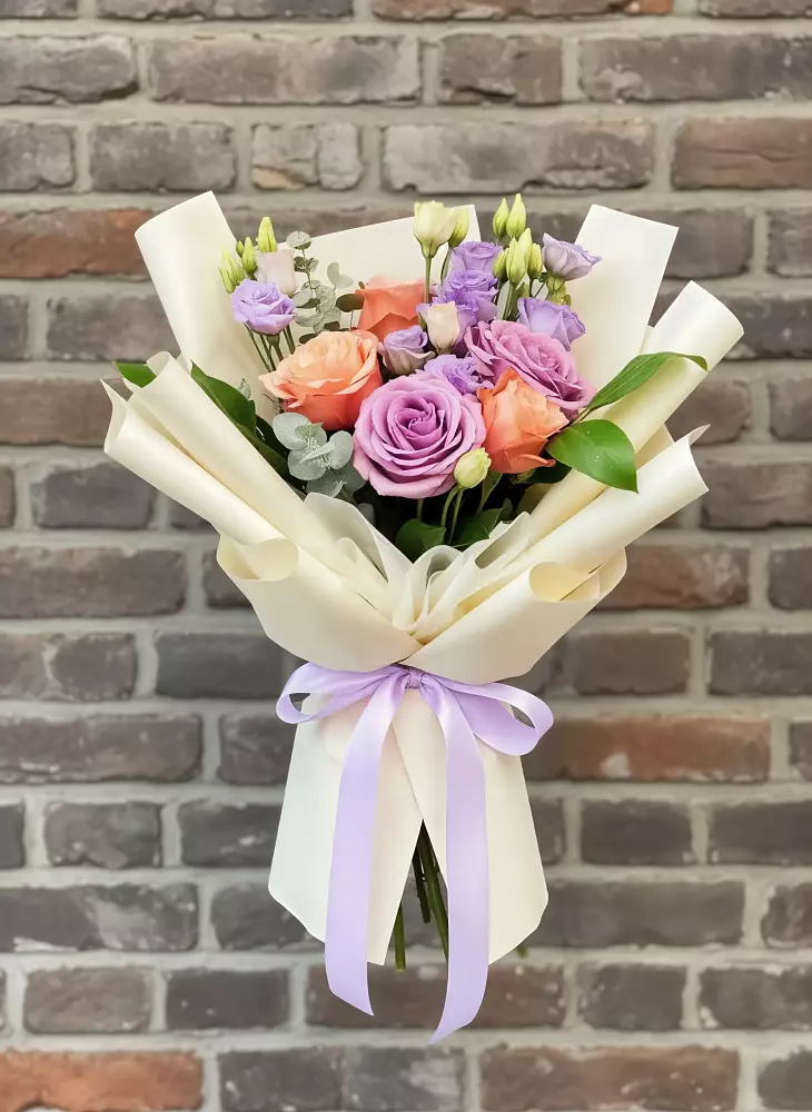 Букет цветов из: Лизиантусы и Розы в Михайловском