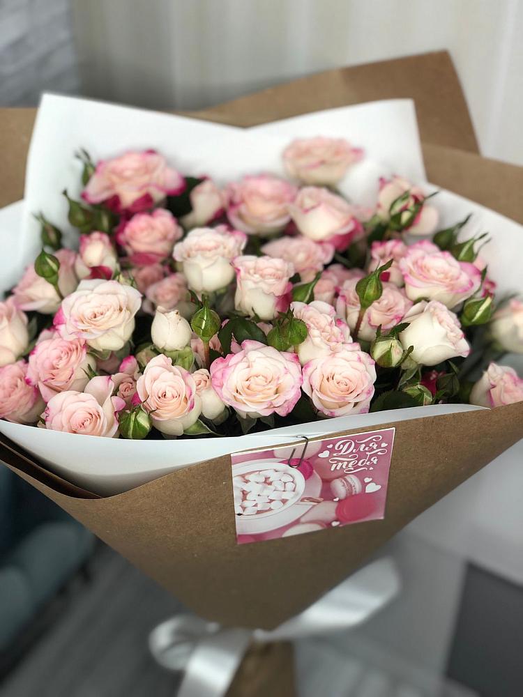 Букет цветов из: Розы в Михайловском