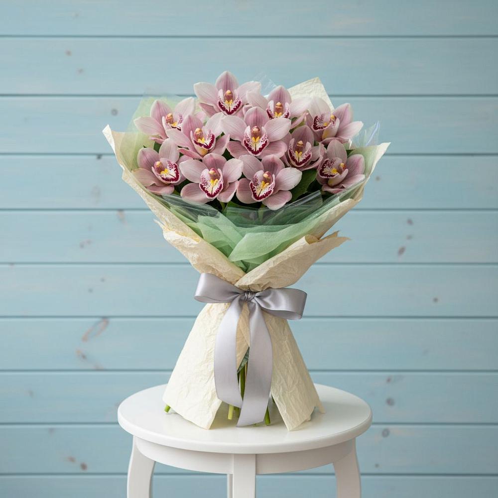 Букет цветов из: Орхидеи и Розы в Михайловском