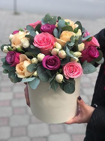 Цветочная композиция из Розы в шляпной коробке в Михайловском
