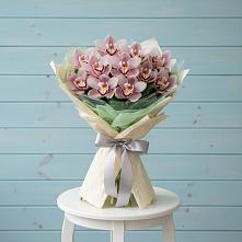 Букет цветов из:  Орхидеи и Розы в Михайловском