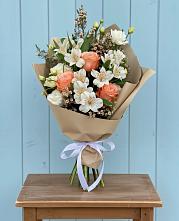 Букет цветов из:  Альстромерии, Лизиантусы, Розы и Хризантемы в Михайловском