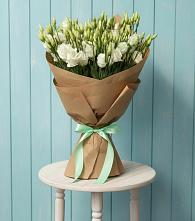 Букет цветов из:  Лизиантусы в Михайловском