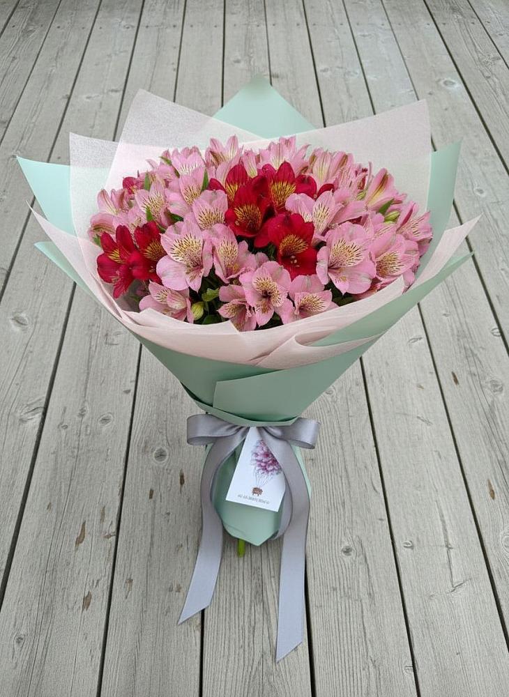 Букет цветов из: Альстромерии в Михайловском