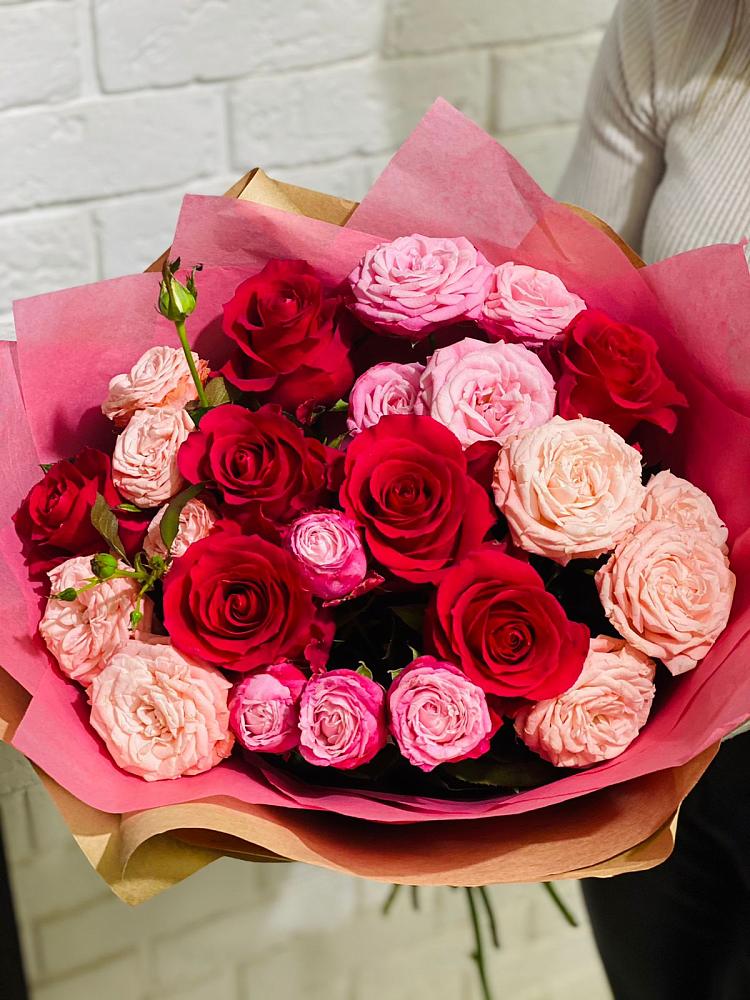 Букет цветов из: Розы в Михайловском