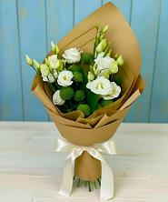 Букет цветов из:  Хризантемы и Лизиантусы в Михайловском