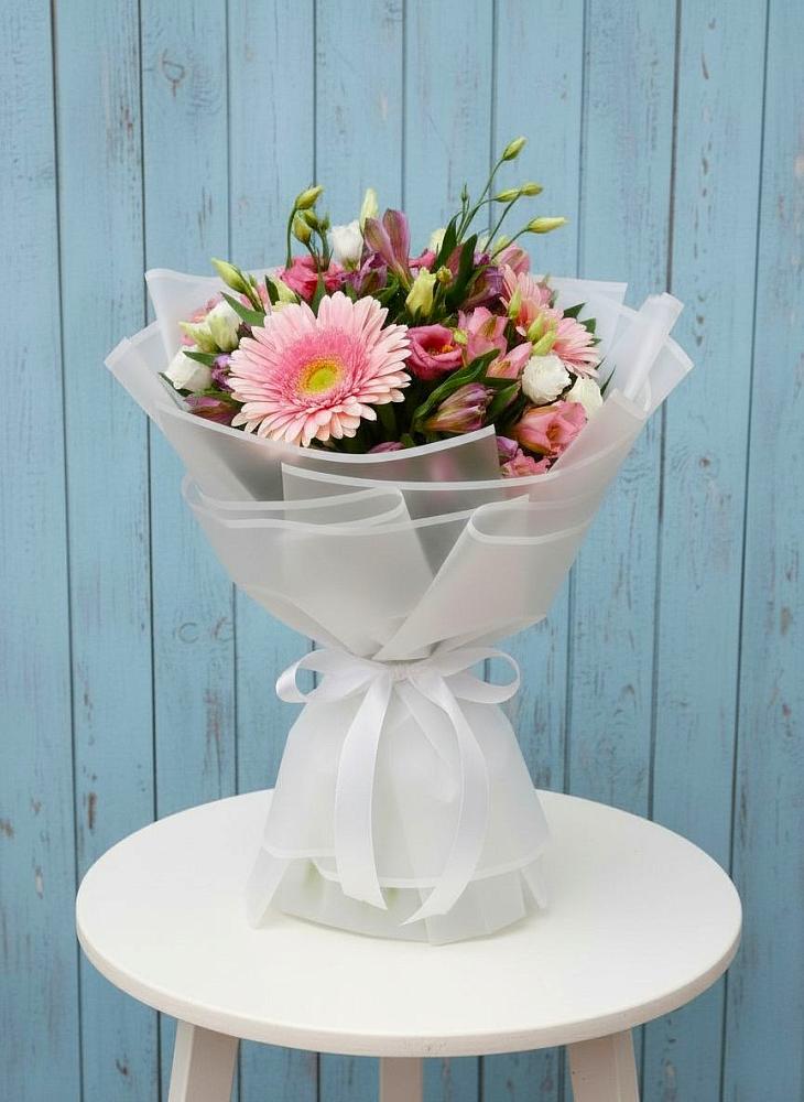 Букет цветов из: Герберы, Альстромерии и Лизиантусы в Михайловском