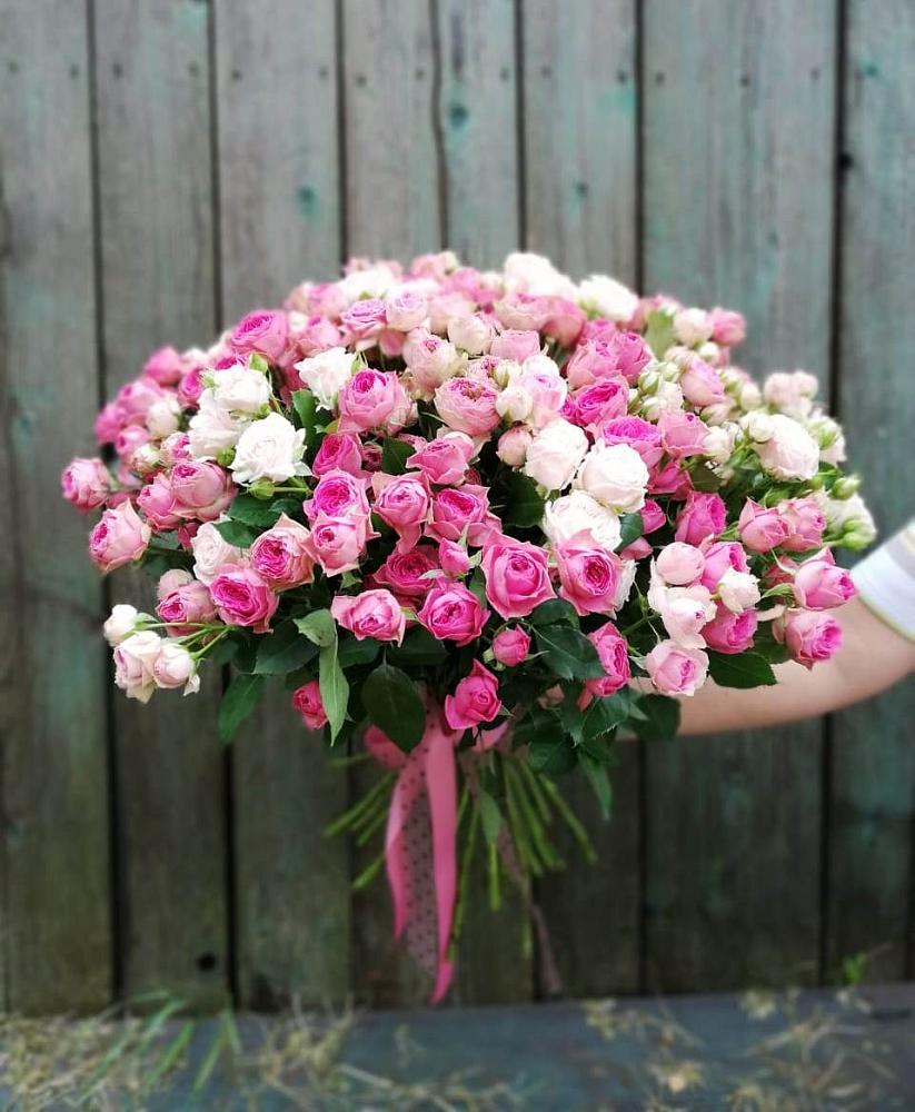 Букет Розовые кустовые розы Натали и Лав Лидия в Михайловском