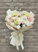 Букет цветов из:  Гвоздики, Розы, Лизиантусы и Хризантемы #REPLACE_PRED# Михайловском