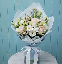 Букет цветов из:  Розы и Лизиантусы в Михайловском