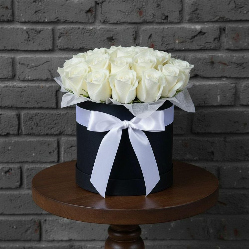 Цветочная композиция из Розы в шляпной коробке в Михайловском