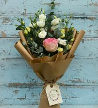 Букет цветов из:  Розы и Лизиантусы в Михайловском