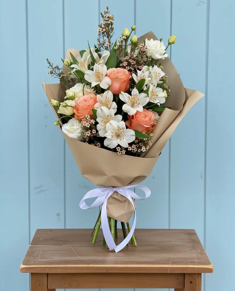 Букет цветов из: Альстромерии, Лизиантусы, Розы и Хризантемы в Михайловском