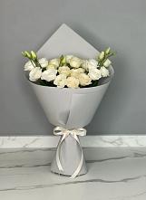 Букет цветов из:  Розы и Лизиантусы в Михайловском